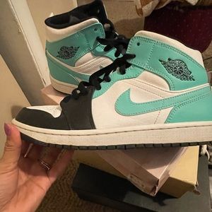 Jordan 1 mid island green